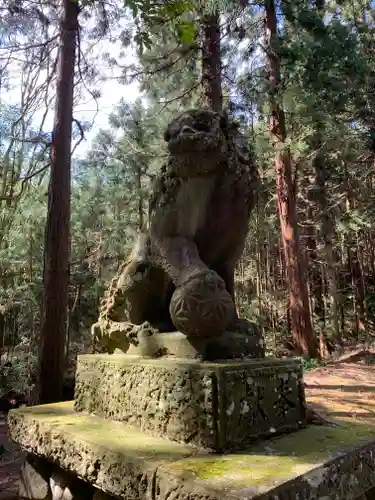 健武山神社の狛犬