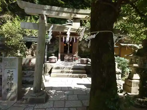 銭洗弁財天宇賀福神社の鳥居