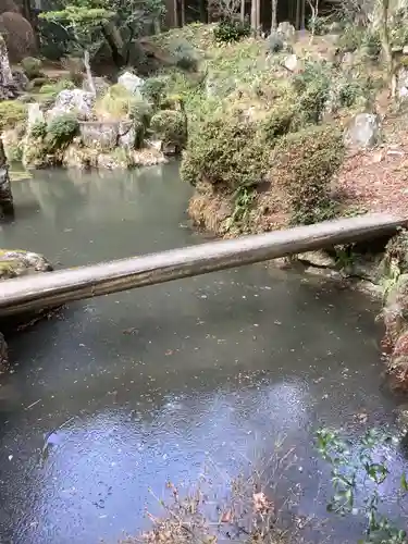 内々神社の庭園