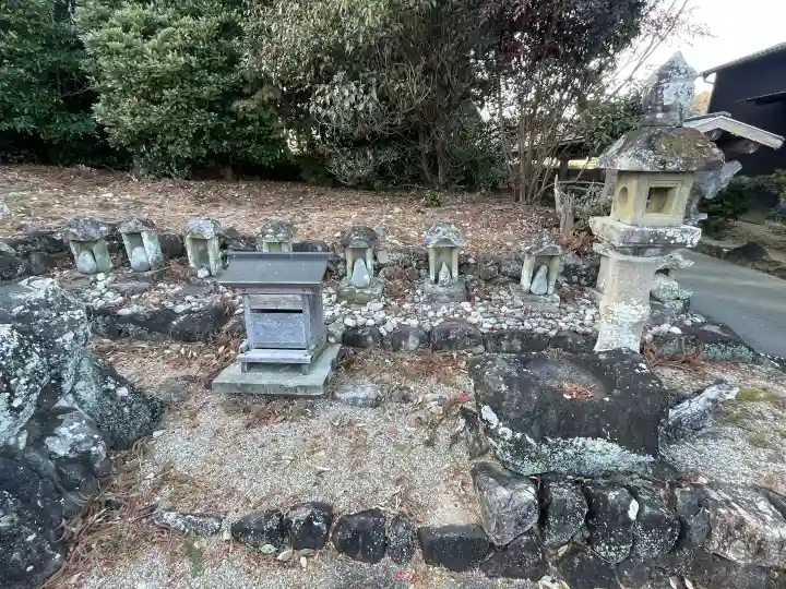 小野神社の{uncategorized: "未分類", other: "その他", undefined: "問題あり", building: "その他建物", grave: "お墓", sacred_gate: "鳥居", guardian: "狛犬", statue: "像", buddha: "仏像", history: "歴史", nature: "自然", garden: "庭園", animal: "動物", pagoda: "塔", temizu: "手水舎", mountain_gate: "山門・神門", sanctuary: "本殿・本堂", subordinate: "末社・摂社", art: "芸術", scenery: "景色", jizo: "地蔵", ema: "絵馬", goshuin: "御朱印", omikuji: "おみくじ", items: "授与品その他", amulet: "お守り", goshuincho: "御朱印帳", eats: "食事", festival: "お祭り", votive_dance: "神楽", shichigosan: "七五三参", wedding: "結婚式", experience: "体験その他", initially: "初詣", around: "周辺", anti_infection: "感染症対策"}