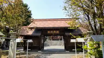 蘆別神社の山門・神門