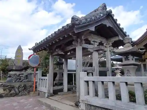 聖母宮の山門・神門