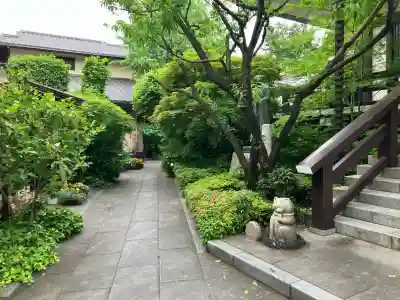 雲光院の{uncategorized: "未分類", other: "その他", undefined: "問題あり", building: "その他建物", grave: "お墓", sacred_gate: "鳥居", guardian: "狛犬", statue: "像", buddha: "仏像", history: "歴史", nature: "自然", garden: "庭園", animal: "動物", pagoda: "塔", temizu: "手水舎", mountain_gate: "山門・神門", sanctuary: "本殿・本堂", subordinate: "末社・摂社", art: "芸術", scenery: "景色", jizo: "地蔵", ema: "絵馬", goshuin: "御朱印", omikuji: "おみくじ", items: "授与品その他", amulet: "お守り", goshuincho: "御朱印帳", eats: "食事", festival: "お祭り", votive_dance: "神楽", shichigosan: "七五三参", wedding: "結婚式", experience: "体験その他", initially: "初詣", around: "周辺", anti_infection: "感染症対策"}
