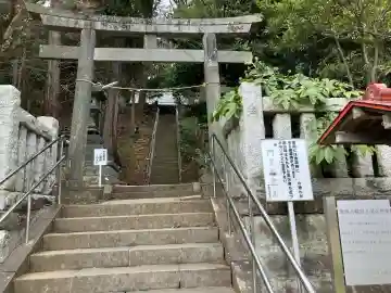 舞岡八幡宮の{uncategorized: "未分類", other: "その他", undefined: "問題あり", building: "その他建物", grave: "お墓", sacred_gate: "鳥居", guardian: "狛犬", statue: "像", buddha: "仏像", history: "歴史", nature: "自然", garden: "庭園", animal: "動物", pagoda: "塔", temizu: "手水舎", mountain_gate: "山門・神門", sanctuary: "本殿・本堂", subordinate: "末社・摂社", art: "芸術", scenery: "景色", jizo: "地蔵", ema: "絵馬", goshuin: "御朱印", omikuji: "おみくじ", items: "授与品その他", amulet: "お守り", goshuincho: "御朱印帳", eats: "食事", festival: "お祭り", votive_dance: "神楽", shichigosan: "七五三参", wedding: "結婚式", experience: "体験その他", initially: "初詣", around: "周辺", anti_infection: "感染症対策"}