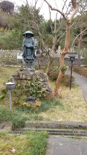 眞照寺の像