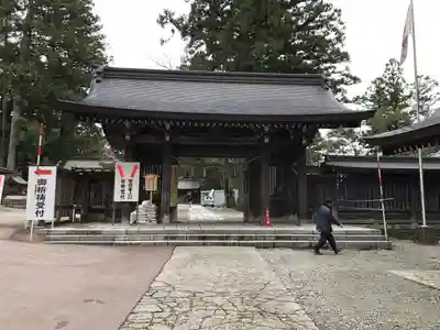 雄山神社前立社壇の山門・神門