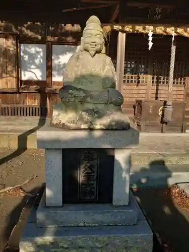 那閉神社の像