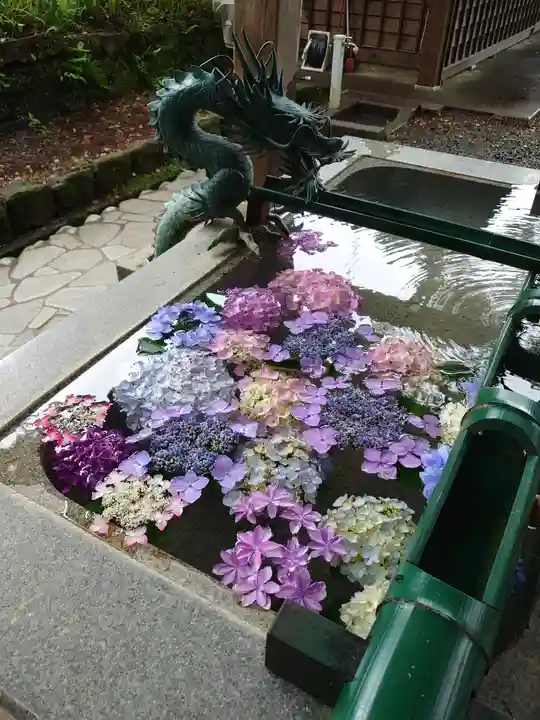 事任八幡宮の手水舎