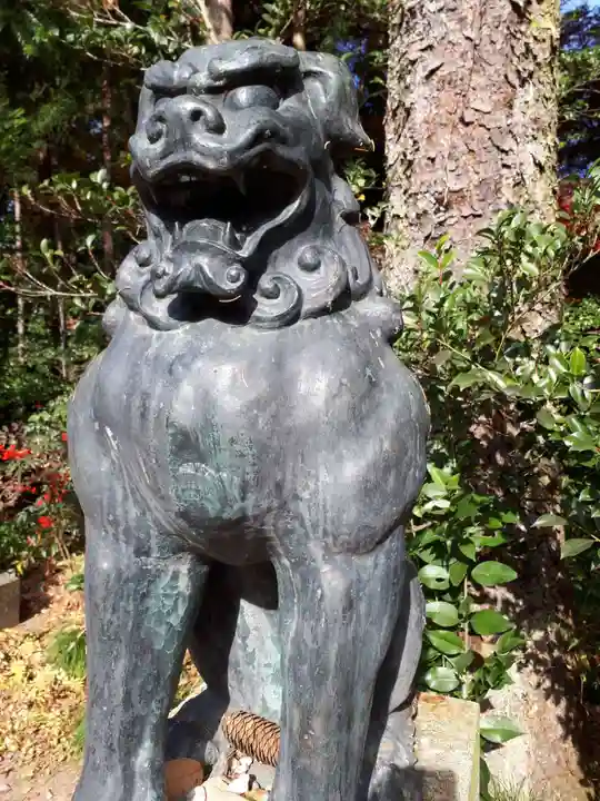 神明社の狛犬