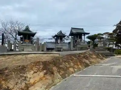 八幡神社の{uncategorized: "未分類", other: "その他", undefined: "問題あり", building: "その他建物", grave: "お墓", sacred_gate: "鳥居", guardian: "狛犬", statue: "像", buddha: "仏像", history: "歴史", nature: "自然", garden: "庭園", animal: "動物", pagoda: "塔", temizu: "手水舎", mountain_gate: "山門・神門", sanctuary: "本殿・本堂", subordinate: "末社・摂社", art: "芸術", scenery: "景色", jizo: "地蔵", ema: "絵馬", goshuin: "御朱印", omikuji: "おみくじ", items: "授与品その他", amulet: "お守り", goshuincho: "御朱印帳", eats: "食事", festival: "お祭り", votive_dance: "神楽", shichigosan: "七五三参", wedding: "結婚式", experience: "体験その他", initially: "初詣", around: "周辺", anti_infection: "感染症対策"}