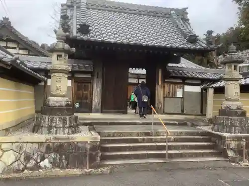 高蔵寺の山門