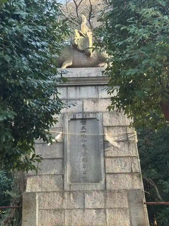足立山妙見宮(御祖神社)の{uncategorized: "未分類", other: "その他", undefined: "問題あり", building: "その他建物", grave: "お墓", sacred_gate: "鳥居", guardian: "狛犬", statue: "像", buddha: "仏像", history: "歴史", nature: "自然", garden: "庭園", animal: "動物", pagoda: "塔", temizu: "手水舎", mountain_gate: "山門・神門", sanctuary: "本殿・本堂", subordinate: "末社・摂社", art: "芸術", scenery: "景色", jizo: "地蔵", ema: "絵馬", goshuin: "御朱印", omikuji: "おみくじ", items: "授与品その他", amulet: "お守り", goshuincho: "御朱印帳", eats: "食事", festival: "お祭り", votive_dance: "神楽", shichigosan: "七五三参", wedding: "結婚式", experience: "体験その他", initially: "初詣", around: "周辺", anti_infection: "感染症対策"}