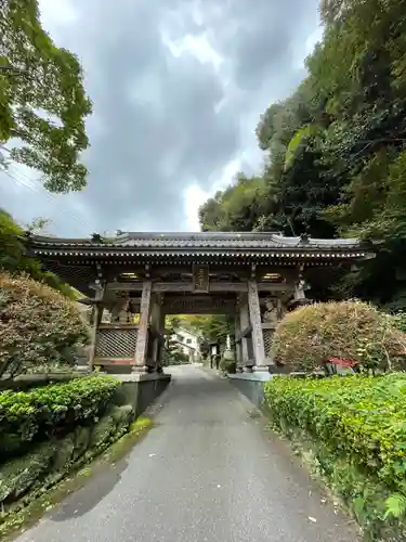 竜昌寺の山門