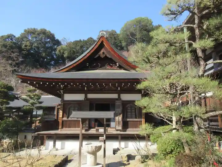 岡寺(龍蓋寺)の本殿・本堂