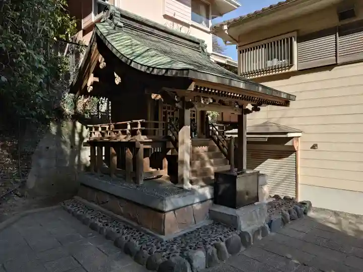 諏訪神社の{uncategorized: "未分類", other: "その他", undefined: "問題あり", building: "その他建物", grave: "お墓", sacred_gate: "鳥居", guardian: "狛犬", statue: "像", buddha: "仏像", history: "歴史", nature: "自然", garden: "庭園", animal: "動物", pagoda: "塔", temizu: "手水舎", mountain_gate: "山門・神門", sanctuary: "本殿・本堂", subordinate: "末社・摂社", art: "芸術", scenery: "景色", jizo: "地蔵", ema: "絵馬", goshuin: "御朱印", omikuji: "おみくじ", items: "授与品その他", amulet: "お守り", goshuincho: "御朱印帳", eats: "食事", festival: "お祭り", votive_dance: "神楽", shichigosan: "七五三参", wedding: "結婚式", experience: "体験その他", initially: "初詣", around: "周辺", anti_infection: "感染症対策"}