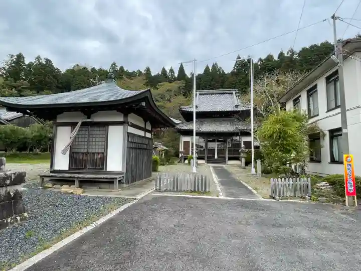 常光寺の{uncategorized: "未分類", other: "その他", undefined: "問題あり", building: "その他建物", grave: "お墓", sacred_gate: "鳥居", guardian: "狛犬", statue: "像", buddha: "仏像", history: "歴史", nature: "自然", garden: "庭園", animal: "動物", pagoda: "塔", temizu: "手水舎", mountain_gate: "山門・神門", sanctuary: "本殿・本堂", subordinate: "末社・摂社", art: "芸術", scenery: "景色", jizo: "地蔵", ema: "絵馬", goshuin: "御朱印", omikuji: "おみくじ", items: "授与品その他", amulet: "お守り", goshuincho: "御朱印帳", eats: "食事", festival: "お祭り", votive_dance: "神楽", shichigosan: "七五三参", wedding: "結婚式", experience: "体験その他", initially: "初詣", around: "周辺", anti_infection: "感染症対策"}