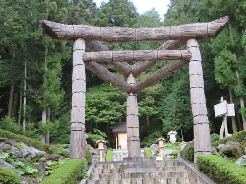 不二阿祖山太神宮の鳥居