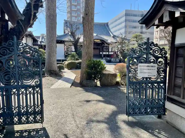 蓮慶寺の{uncategorized: "未分類", other: "その他", undefined: "問題あり", building: "その他建物", grave: "お墓", sacred_gate: "鳥居", guardian: "狛犬", statue: "像", buddha: "仏像", history: "歴史", nature: "自然", garden: "庭園", animal: "動物", pagoda: "塔", temizu: "手水舎", mountain_gate: "山門・神門", sanctuary: "本殿・本堂", subordinate: "末社・摂社", art: "芸術", scenery: "景色", jizo: "地蔵", ema: "絵馬", goshuin: "御朱印", omikuji: "おみくじ", items: "授与品その他", amulet: "お守り", goshuincho: "御朱印帳", eats: "食事", festival: "お祭り", votive_dance: "神楽", shichigosan: "七五三参", wedding: "結婚式", experience: "体験その他", initially: "初詣", around: "周辺", anti_infection: "感染症対策"}