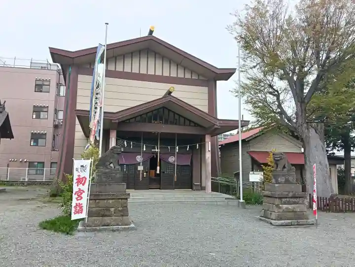 日野八坂神社の{uncategorized: "未分類", other: "その他", undefined: "問題あり", building: "その他建物", grave: "お墓", sacred_gate: "鳥居", guardian: "狛犬", statue: "像", buddha: "仏像", history: "歴史", nature: "自然", garden: "庭園", animal: "動物", pagoda: "塔", temizu: "手水舎", mountain_gate: "山門・神門", sanctuary: "本殿・本堂", subordinate: "末社・摂社", art: "芸術", scenery: "景色", jizo: "地蔵", ema: "絵馬", goshuin: "御朱印", omikuji: "おみくじ", items: "授与品その他", amulet: "お守り", goshuincho: "御朱印帳", eats: "食事", festival: "お祭り", votive_dance: "神楽", shichigosan: "七五三参", wedding: "結婚式", experience: "体験その他", initially: "初詣", around: "周辺", anti_infection: "感染症対策"}