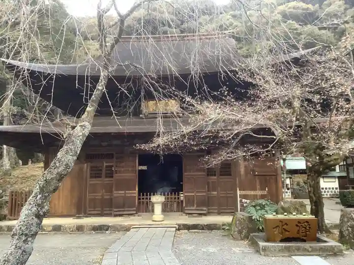 定光寺の本殿・本堂