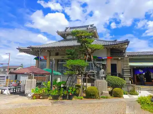 西林寺の本殿・本堂