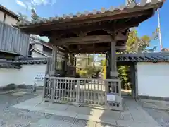 無量光寺の山門