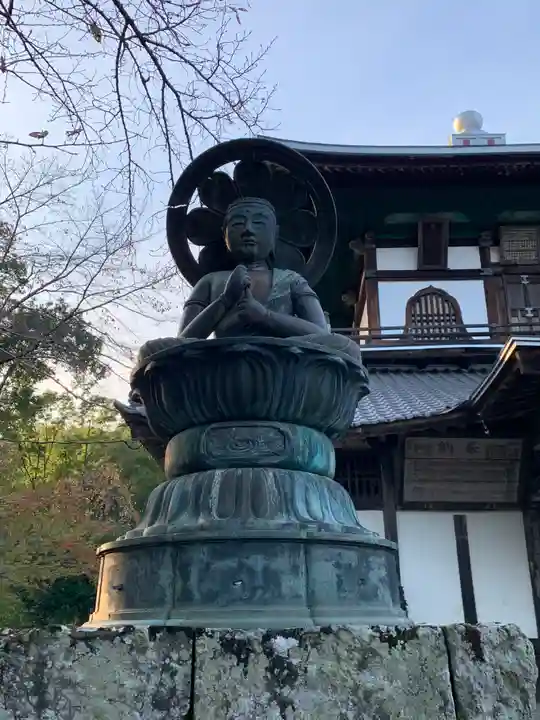 成身院 百体観音堂(さざえ堂)の仏像