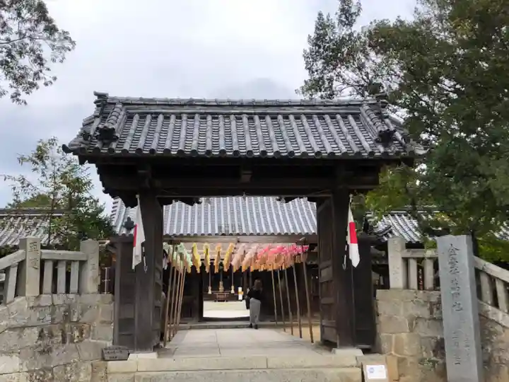 白鳥神社の山門・神門