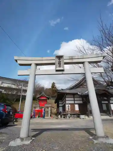 築山稲荷大明神の鳥居