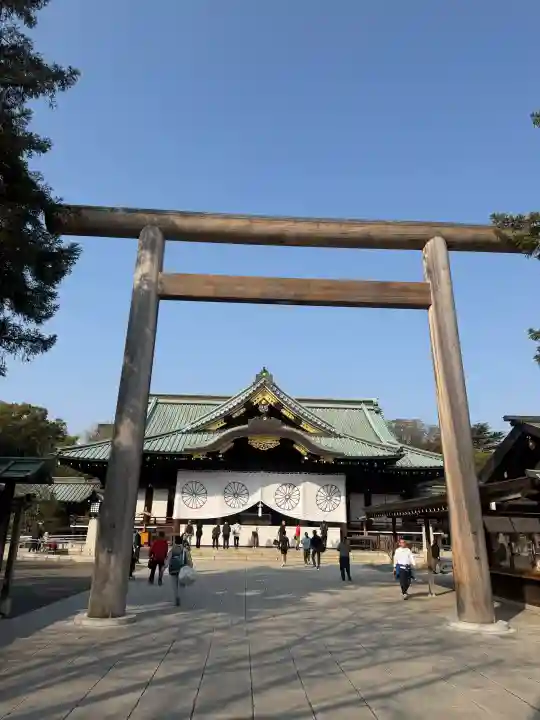 靖國神社の{uncategorized: "未分類", other: "その他", undefined: "問題あり", building: "その他建物", grave: "お墓", sacred_gate: "鳥居", guardian: "狛犬", statue: "像", buddha: "仏像", history: "歴史", nature: "自然", garden: "庭園", animal: "動物", pagoda: "塔", temizu: "手水舎", mountain_gate: "山門・神門", sanctuary: "本殿・本堂", subordinate: "末社・摂社", art: "芸術", scenery: "景色", jizo: "地蔵", ema: "絵馬", goshuin: "御朱印", omikuji: "おみくじ", items: "授与品その他", amulet: "お守り", goshuincho: "御朱印帳", eats: "食事", festival: "お祭り", votive_dance: "神楽", shichigosan: "七五三参", wedding: "結婚式", experience: "体験その他", initially: "初詣", around: "周辺", anti_infection: "感染症対策"}