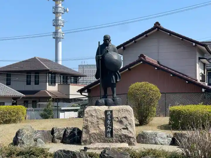 彰見寺の{uncategorized: "未分類", other: "その他", undefined: "問題あり", building: "その他建物", grave: "お墓", sacred_gate: "鳥居", guardian: "狛犬", statue: "像", buddha: "仏像", history: "歴史", nature: "自然", garden: "庭園", animal: "動物", pagoda: "塔", temizu: "手水舎", mountain_gate: "山門・神門", sanctuary: "本殿・本堂", subordinate: "末社・摂社", art: "芸術", scenery: "景色", jizo: "地蔵", ema: "絵馬", goshuin: "御朱印", omikuji: "おみくじ", items: "授与品その他", amulet: "お守り", goshuincho: "御朱印帳", eats: "食事", festival: "お祭り", votive_dance: "神楽", shichigosan: "七五三参", wedding: "結婚式", experience: "体験その他", initially: "初詣", around: "周辺", anti_infection: "感染症対策"}