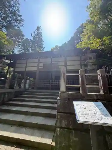 秩父御嶽神社の{uncategorized: "未分類", other: "その他", undefined: "問題あり", building: "その他建物", grave: "お墓", sacred_gate: "鳥居", guardian: "狛犬", statue: "像", buddha: "仏像", history: "歴史", nature: "自然", garden: "庭園", animal: "動物", pagoda: "塔", temizu: "手水舎", mountain_gate: "山門・神門", sanctuary: "本殿・本堂", subordinate: "末社・摂社", art: "芸術", scenery: "景色", jizo: "地蔵", ema: "絵馬", goshuin: "御朱印", omikuji: "おみくじ", items: "授与品その他", amulet: "お守り", goshuincho: "御朱印帳", eats: "食事", festival: "お祭り", votive_dance: "神楽", shichigosan: "七五三参", wedding: "結婚式", experience: "体験その他", initially: "初詣", around: "周辺", anti_infection: "感染症対策"}