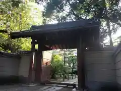 中院の山門