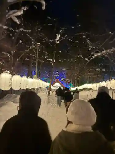 定山渓神社の{uncategorized: "未分類", other: "その他", undefined: "問題あり", building: "その他建物", grave: "お墓", sacred_gate: "鳥居", guardian: "狛犬", statue: "像", buddha: "仏像", history: "歴史", nature: "自然", garden: "庭園", animal: "動物", pagoda: "塔", temizu: "手水舎", mountain_gate: "山門・神門", sanctuary: "本殿・本堂", subordinate: "末社・摂社", art: "芸術", scenery: "景色", jizo: "地蔵", ema: "絵馬", goshuin: "御朱印", omikuji: "おみくじ", items: "授与品その他", amulet: "お守り", goshuincho: "御朱印帳", eats: "食事", festival: "お祭り", votive_dance: "神楽", shichigosan: "七五三参", wedding: "結婚式", experience: "体験その他", initially: "初詣", around: "周辺", anti_infection: "感染症対策"}