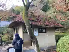 華厳寺（鈴虫寺）の建物その他