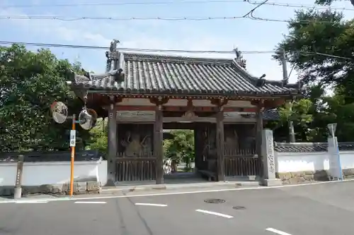 穴太寺の山門