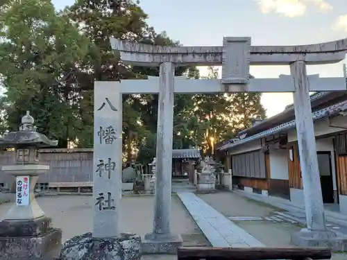 鷹飼八幡神社の鳥居