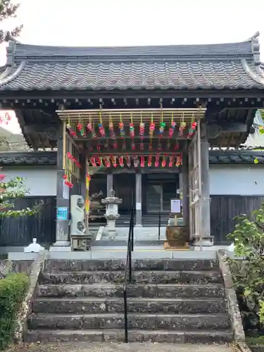 大室山龍渓院の山門