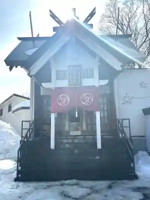 星置神社の{uncategorized: "未分類", other: "その他", undefined: "問題あり", building: "その他建物", grave: "お墓", sacred_gate: "鳥居", guardian: "狛犬", statue: "像", buddha: "仏像", history: "歴史", nature: "自然", garden: "庭園", animal: "動物", pagoda: "塔", temizu: "手水舎", mountain_gate: "山門・神門", sanctuary: "本殿・本堂", subordinate: "末社・摂社", art: "芸術", scenery: "景色", jizo: "地蔵", ema: "絵馬", goshuin: "御朱印", omikuji: "おみくじ", items: "授与品その他", amulet: "お守り", goshuincho: "御朱印帳", eats: "食事", festival: "お祭り", votive_dance: "神楽", shichigosan: "七五三参", wedding: "結婚式", experience: "体験その他", initially: "初詣", around: "周辺", anti_infection: "感染症対策"}