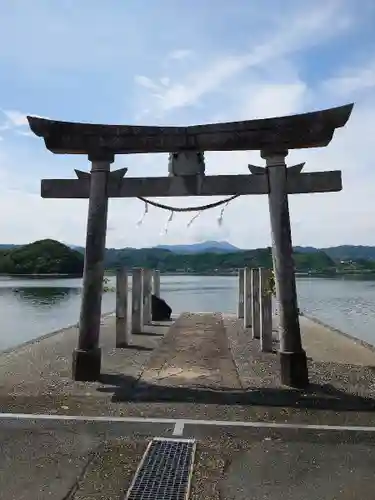 鳴無神社の鳥居