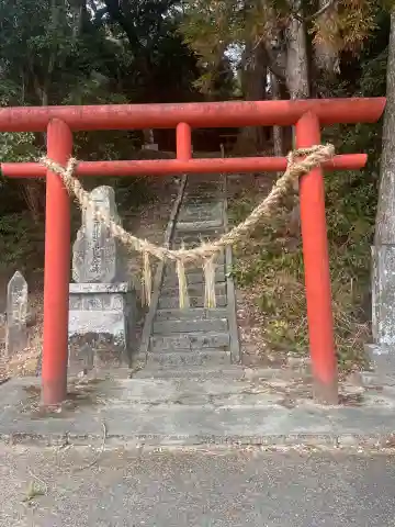 炎尾神社の{uncategorized: "未分類", other: "その他", undefined: "問題あり", building: "その他建物", grave: "お墓", sacred_gate: "鳥居", guardian: "狛犬", statue: "像", buddha: "仏像", history: "歴史", nature: "自然", garden: "庭園", animal: "動物", pagoda: "塔", temizu: "手水舎", mountain_gate: "山門・神門", sanctuary: "本殿・本堂", subordinate: "末社・摂社", art: "芸術", scenery: "景色", jizo: "地蔵", ema: "絵馬", goshuin: "御朱印", omikuji: "おみくじ", items: "授与品その他", amulet: "お守り", goshuincho: "御朱印帳", eats: "食事", festival: "お祭り", votive_dance: "神楽", shichigosan: "七五三参", wedding: "結婚式", experience: "体験その他", initially: "初詣", around: "周辺", anti_infection: "感染症対策"}