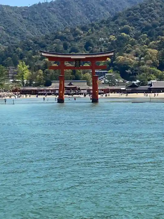 厳島神社の{uncategorized: "未分類", other: "その他", undefined: "問題あり", building: "その他建物", grave: "お墓", sacred_gate: "鳥居", guardian: "狛犬", statue: "像", buddha: "仏像", history: "歴史", nature: "自然", garden: "庭園", animal: "動物", pagoda: "塔", temizu: "手水舎", mountain_gate: "山門・神門", sanctuary: "本殿・本堂", subordinate: "末社・摂社", art: "芸術", scenery: "景色", jizo: "地蔵", ema: "絵馬", goshuin: "御朱印", omikuji: "おみくじ", items: "授与品その他", amulet: "お守り", goshuincho: "御朱印帳", eats: "食事", festival: "お祭り", votive_dance: "神楽", shichigosan: "七五三参", wedding: "結婚式", experience: "体験その他", initially: "初詣", around: "周辺", anti_infection: "感染症対策"}