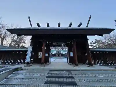 札幌護國神社の山門・神門