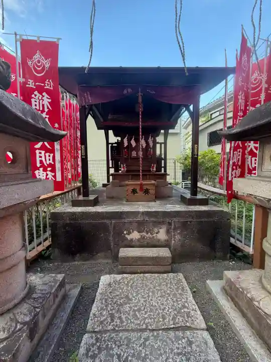 穏田出世稲荷神社の{uncategorized: "未分類", other: "その他", undefined: "問題あり", building: "その他建物", grave: "お墓", sacred_gate: "鳥居", guardian: "狛犬", statue: "像", buddha: "仏像", history: "歴史", nature: "自然", garden: "庭園", animal: "動物", pagoda: "塔", temizu: "手水舎", mountain_gate: "山門・神門", sanctuary: "本殿・本堂", subordinate: "末社・摂社", art: "芸術", scenery: "景色", jizo: "地蔵", ema: "絵馬", goshuin: "御朱印", omikuji: "おみくじ", items: "授与品その他", amulet: "お守り", goshuincho: "御朱印帳", eats: "食事", festival: "お祭り", votive_dance: "神楽", shichigosan: "七五三参", wedding: "結婚式", experience: "体験その他", initially: "初詣", around: "周辺", anti_infection: "感染症対策"}