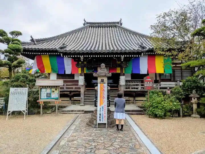 帯解寺の本殿・本堂