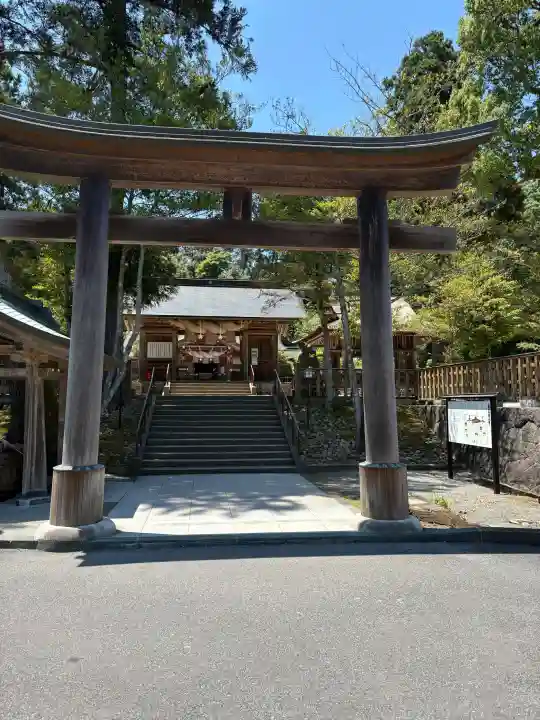熊野大社の{uncategorized: "未分類", other: "その他", undefined: "問題あり", building: "その他建物", grave: "お墓", sacred_gate: "鳥居", guardian: "狛犬", statue: "像", buddha: "仏像", history: "歴史", nature: "自然", garden: "庭園", animal: "動物", pagoda: "塔", temizu: "手水舎", mountain_gate: "山門・神門", sanctuary: "本殿・本堂", subordinate: "末社・摂社", art: "芸術", scenery: "景色", jizo: "地蔵", ema: "絵馬", goshuin: "御朱印", omikuji: "おみくじ", items: "授与品その他", amulet: "お守り", goshuincho: "御朱印帳", eats: "食事", festival: "お祭り", votive_dance: "神楽", shichigosan: "七五三参", wedding: "結婚式", experience: "体験その他", initially: "初詣", around: "周辺", anti_infection: "感染症対策"}