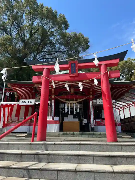 熊本城稲荷神社の{uncategorized: "未分類", other: "その他", undefined: "問題あり", building: "その他建物", grave: "お墓", sacred_gate: "鳥居", guardian: "狛犬", statue: "像", buddha: "仏像", history: "歴史", nature: "自然", garden: "庭園", animal: "動物", pagoda: "塔", temizu: "手水舎", mountain_gate: "山門・神門", sanctuary: "本殿・本堂", subordinate: "末社・摂社", art: "芸術", scenery: "景色", jizo: "地蔵", ema: "絵馬", goshuin: "御朱印", omikuji: "おみくじ", items: "授与品その他", amulet: "お守り", goshuincho: "御朱印帳", eats: "食事", festival: "お祭り", votive_dance: "神楽", shichigosan: "七五三参", wedding: "結婚式", experience: "体験その他", initially: "初詣", around: "周辺", anti_infection: "感染症対策"}