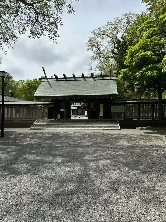 千歳神社の{uncategorized: "未分類", other: "その他", undefined: "問題あり", building: "その他建物", grave: "お墓", sacred_gate: "鳥居", guardian: "狛犬", statue: "像", buddha: "仏像", history: "歴史", nature: "自然", garden: "庭園", animal: "動物", pagoda: "塔", temizu: "手水舎", mountain_gate: "山門・神門", sanctuary: "本殿・本堂", subordinate: "末社・摂社", art: "芸術", scenery: "景色", jizo: "地蔵", ema: "絵馬", goshuin: "御朱印", omikuji: "おみくじ", items: "授与品その他", amulet: "お守り", goshuincho: "御朱印帳", eats: "食事", festival: "お祭り", votive_dance: "神楽", shichigosan: "七五三参", wedding: "結婚式", experience: "体験その他", initially: "初詣", around: "周辺", anti_infection: "感染症対策"}