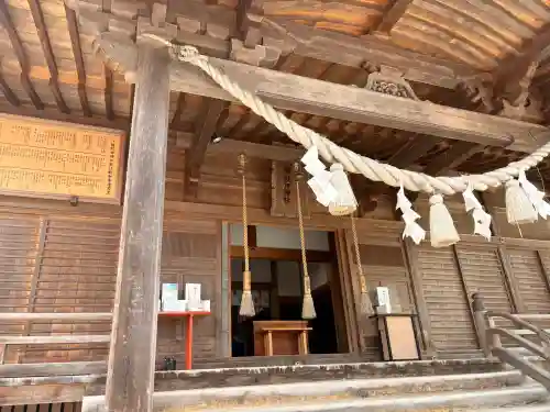八幡秋田神社の{uncategorized: "未分類", other: "その他", undefined: "問題あり", building: "その他建物", grave: "お墓", sacred_gate: "鳥居", guardian: "狛犬", statue: "像", buddha: "仏像", history: "歴史", nature: "自然", garden: "庭園", animal: "動物", pagoda: "塔", temizu: "手水舎", mountain_gate: "山門・神門", sanctuary: "本殿・本堂", subordinate: "末社・摂社", art: "芸術", scenery: "景色", jizo: "地蔵", ema: "絵馬", goshuin: "御朱印", omikuji: "おみくじ", items: "授与品その他", amulet: "お守り", goshuincho: "御朱印帳", eats: "食事", festival: "お祭り", votive_dance: "神楽", shichigosan: "七五三参", wedding: "結婚式", experience: "体験その他", initially: "初詣", around: "周辺", anti_infection: "感染症対策"}