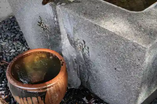 高司神社〜むすびの神の鎮まる社〜の手水舎